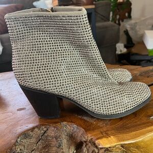 Juicy Couture Avora Taupe Rhinestone Ankle Booties Women’s Size 8